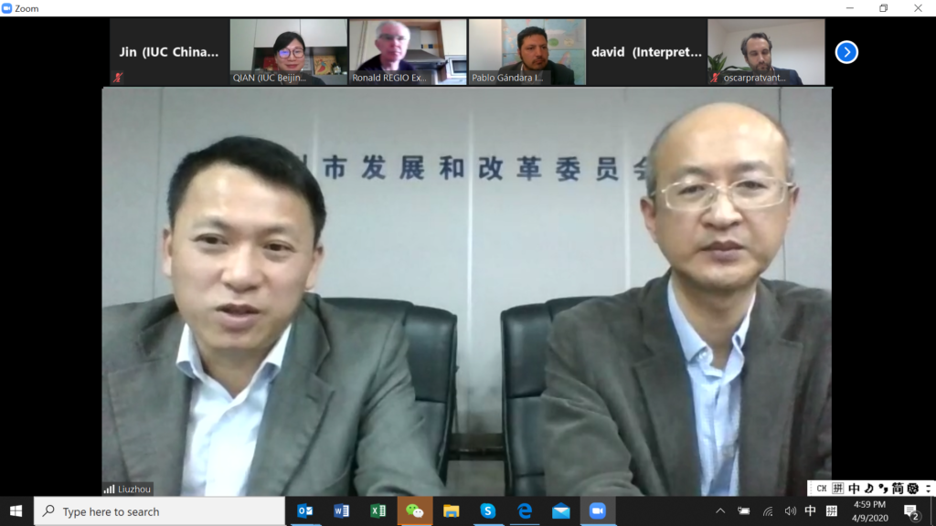 主讲人：柳州市卫生健康委林卫主任（右）及发改委伍文能科长